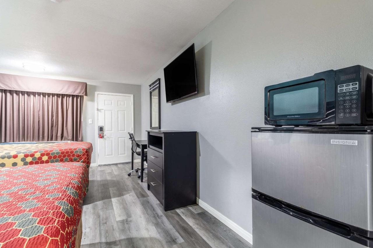 Econo Lodge Houston Brookhollow Экстерьер фото