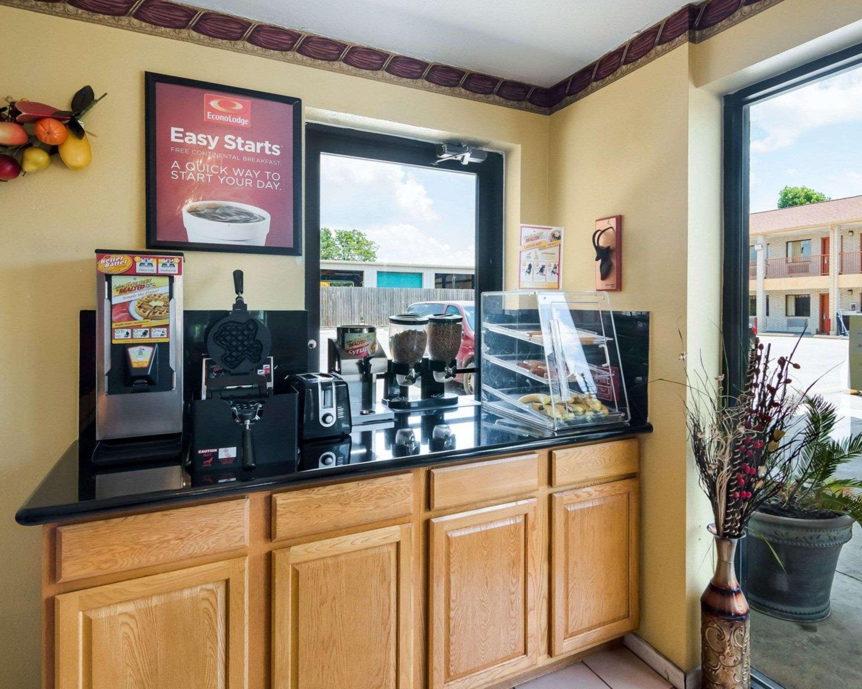 Econo Lodge Houston Brookhollow Экстерьер фото