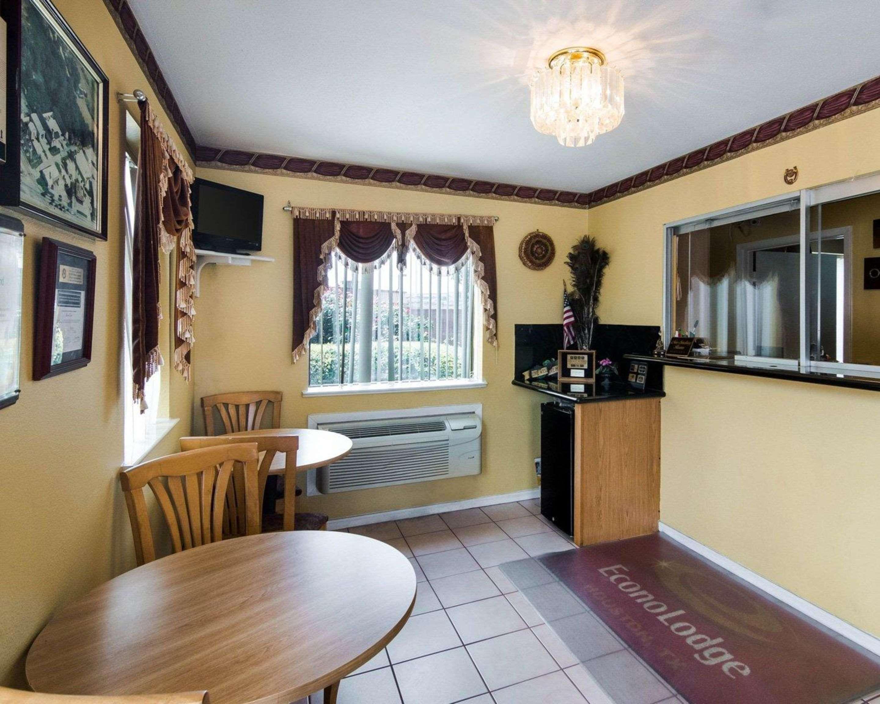 Econo Lodge Houston Brookhollow Экстерьер фото