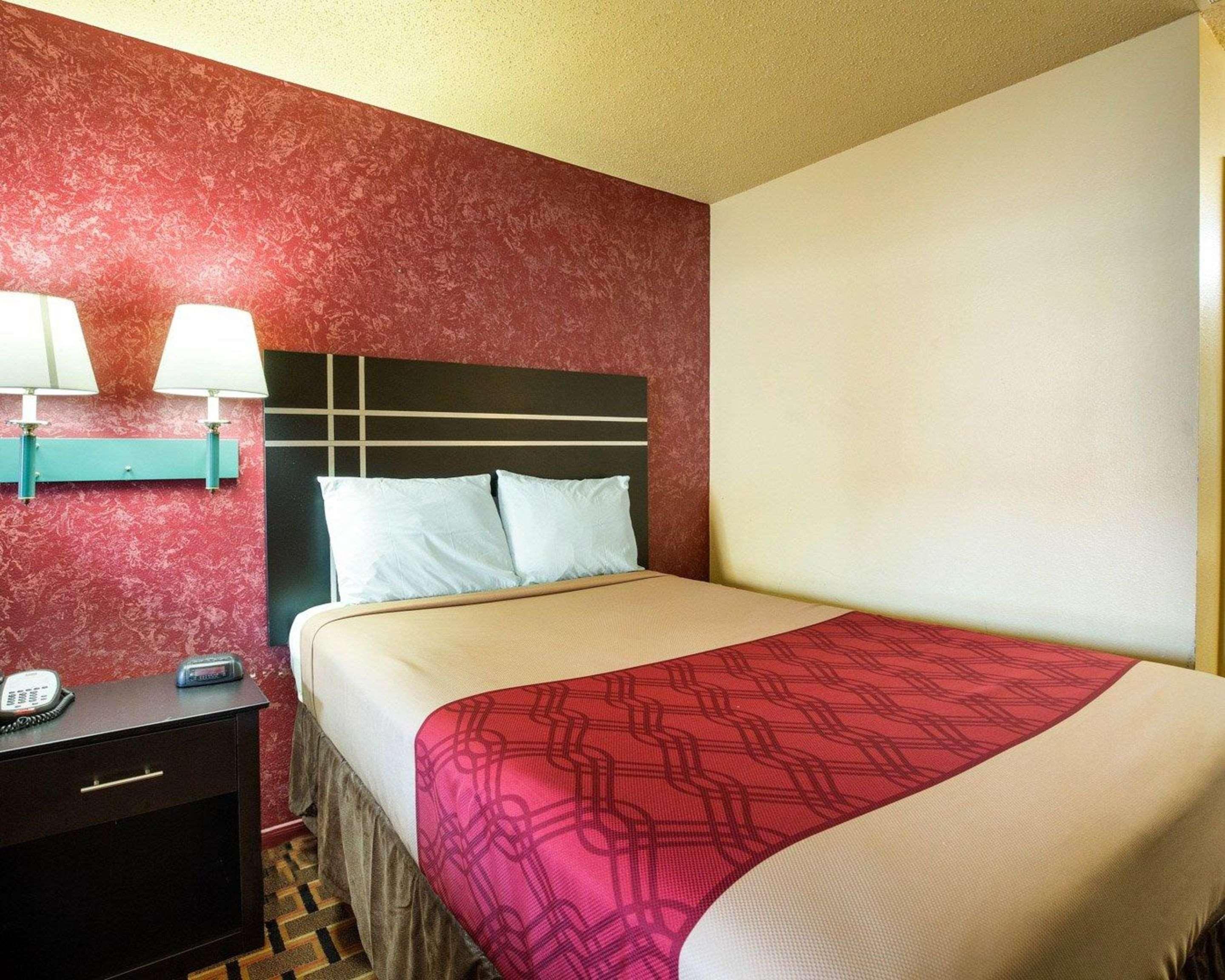 Econo Lodge Houston Brookhollow Экстерьер фото